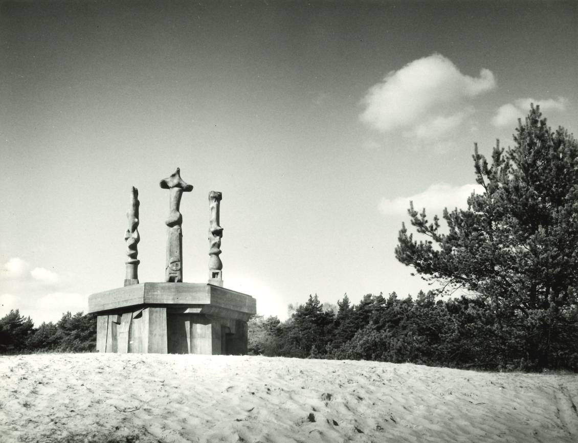 Henry Moore, Three Upright Motives, 1965
