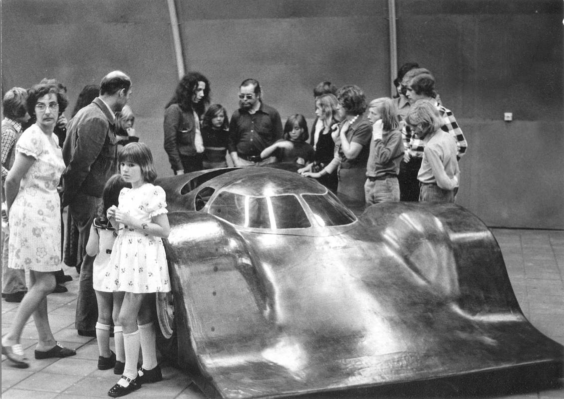 Panamarenko's 'Polistes' (1974) in Bergeijk (M HKA)